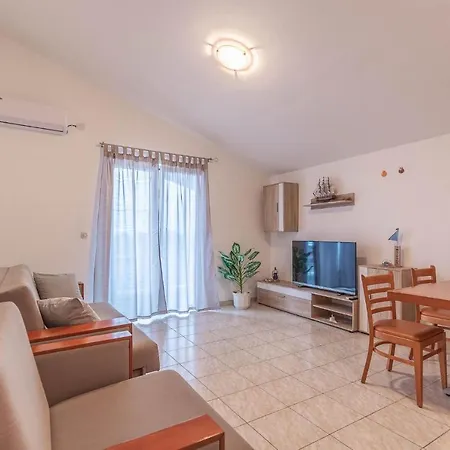 Perinic, No 2 Apartment Vrsi