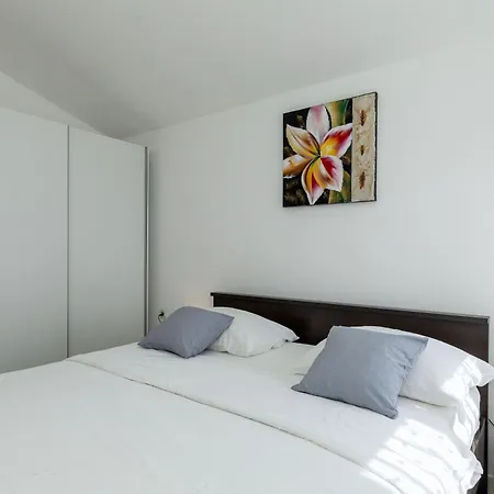 Perinic, No 2 Apartment Vrsi