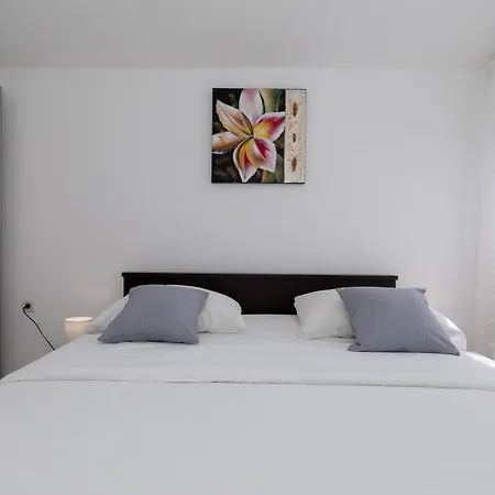 Apartment Perinic, No 2 *