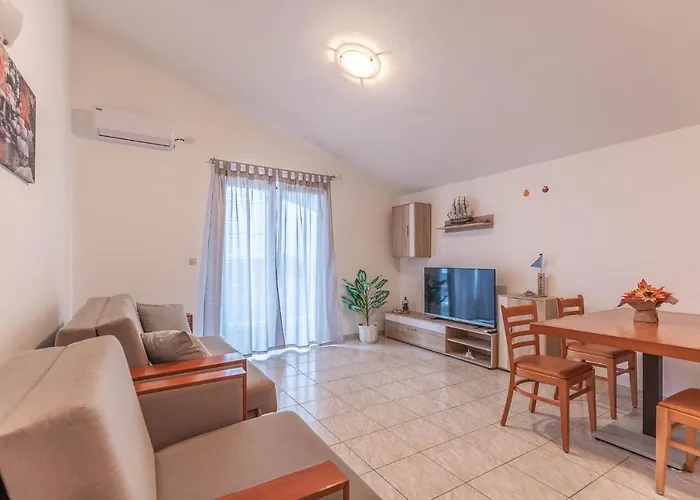 Perinic, No 2 Apartment Vrsi