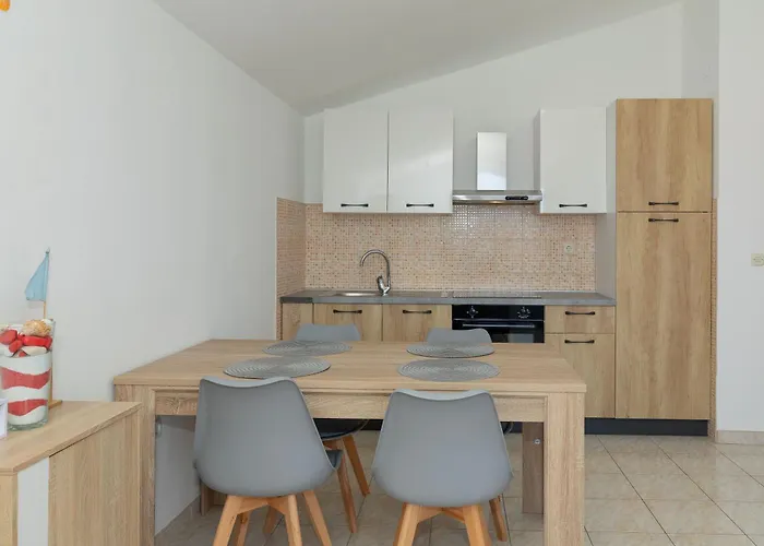 Apartment Perinic, No 2 *