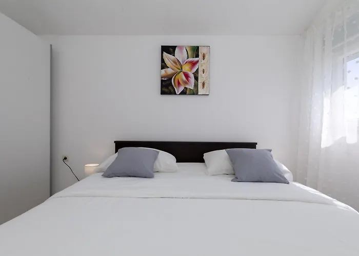 Apartment Perinic, No 2 *